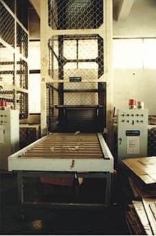 連續(xù)垂直輸送機